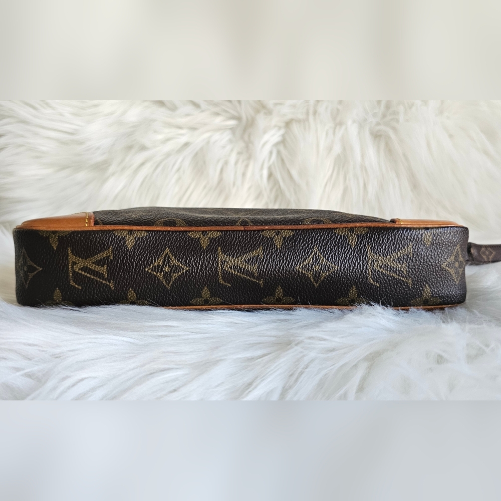 🔥 LV Marly Dragonne Wristlet 🔥 - Picture 4 of 15